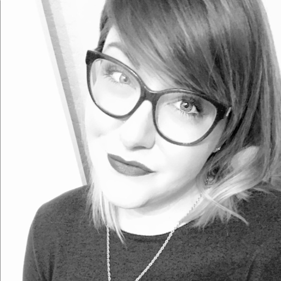 Meet your Posher, Nichole - Picture 4 of 4